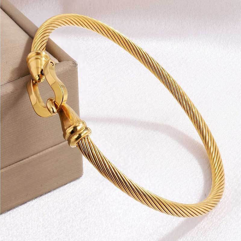 Stainless Steel Horseshoe Buckle Heart-shaped Bracelet