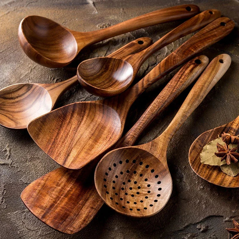 Käsin veistetty teakwood-keittosarja