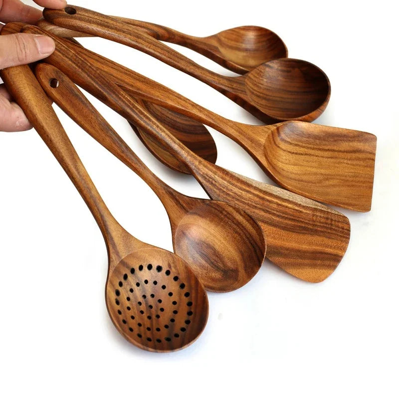 Käsin veistetty teakwood-keittosarja